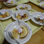 3階療養棟レクリエーション　パンケーキ作りのサムネイル