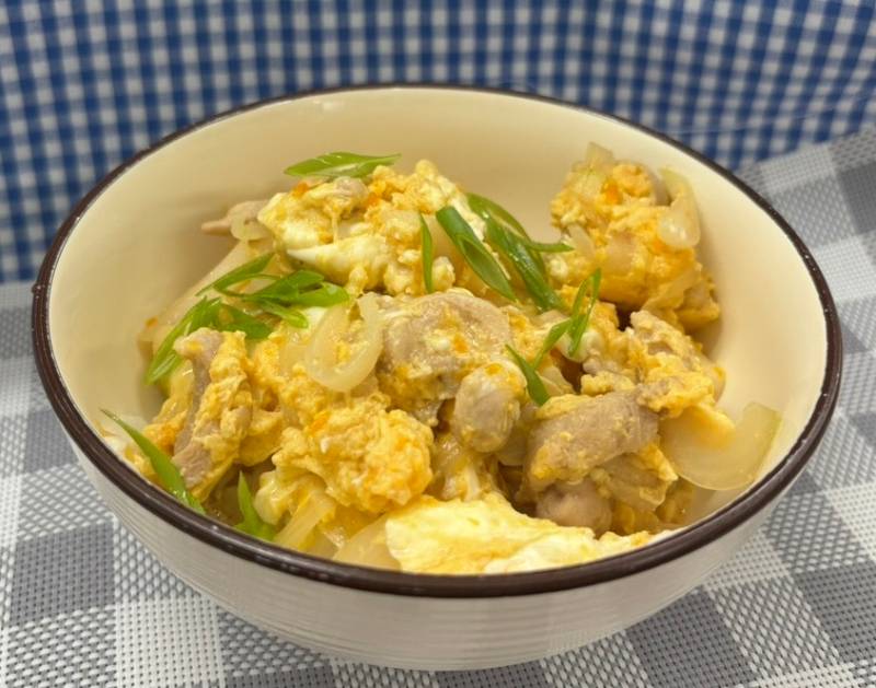 「親子どんぶり」グループホームで料理教室開催