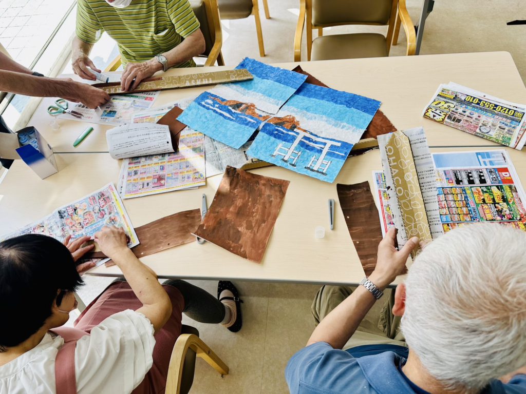 「いこいプログラム」 創作活動 ~ちぎり絵の時間~①